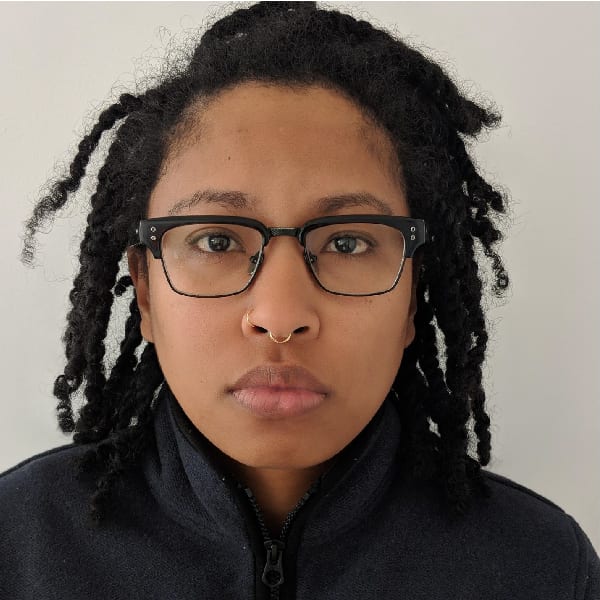 Saa’un Bell portrait